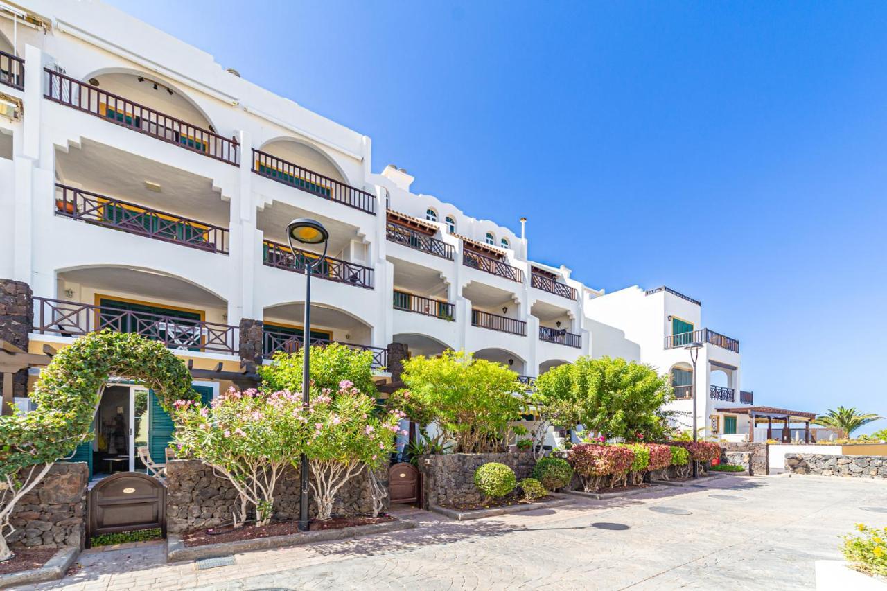 La Dorada En Rocas Del Mar
